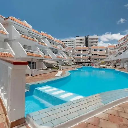 Apartment Serene Terrace And Pool