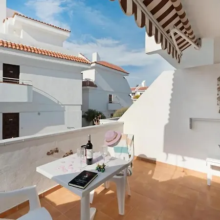 Serene Terrace And Pool *