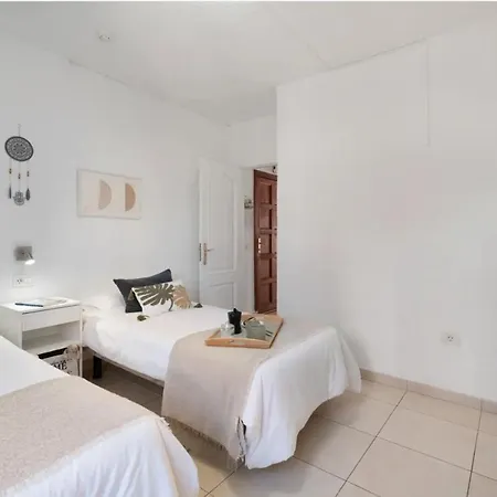 Serene Terrace And Pool Lägenhet